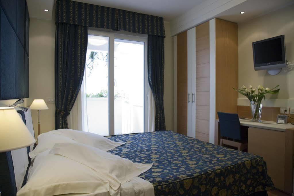 Aparthotel England Riccione Zewnętrze zdjęcie