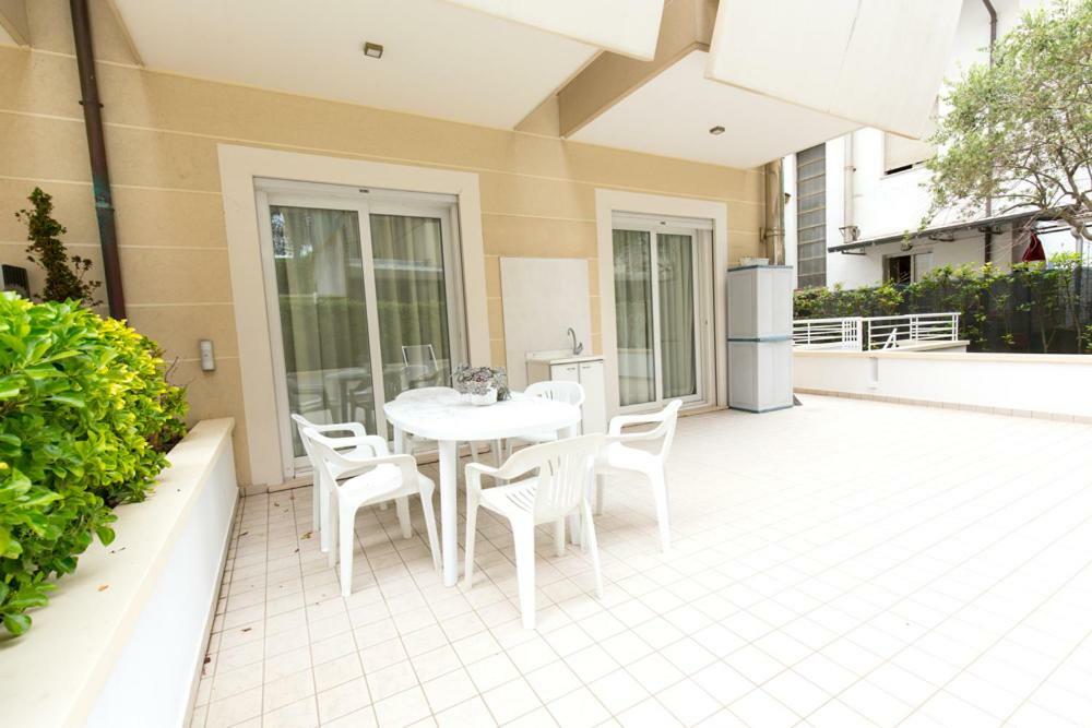 Aparthotel England Riccione Zewnętrze zdjęcie