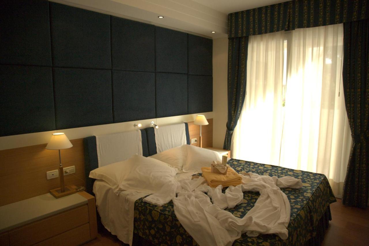 Aparthotel England Riccione Zewnętrze zdjęcie