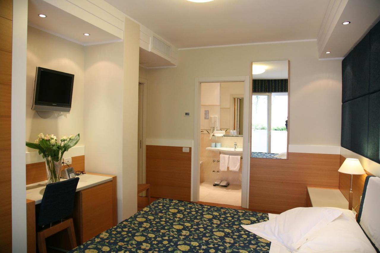 Aparthotel England Riccione Zewnętrze zdjęcie